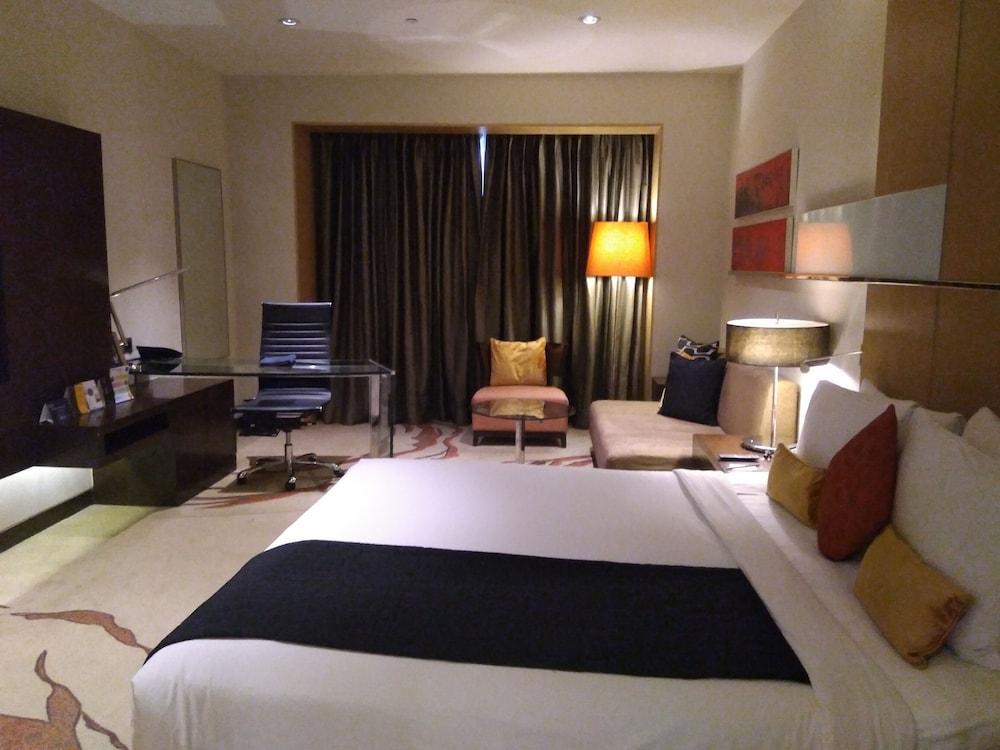 Radisson Blu Hotel Amritsar Exteriér fotografie A room at the hotel