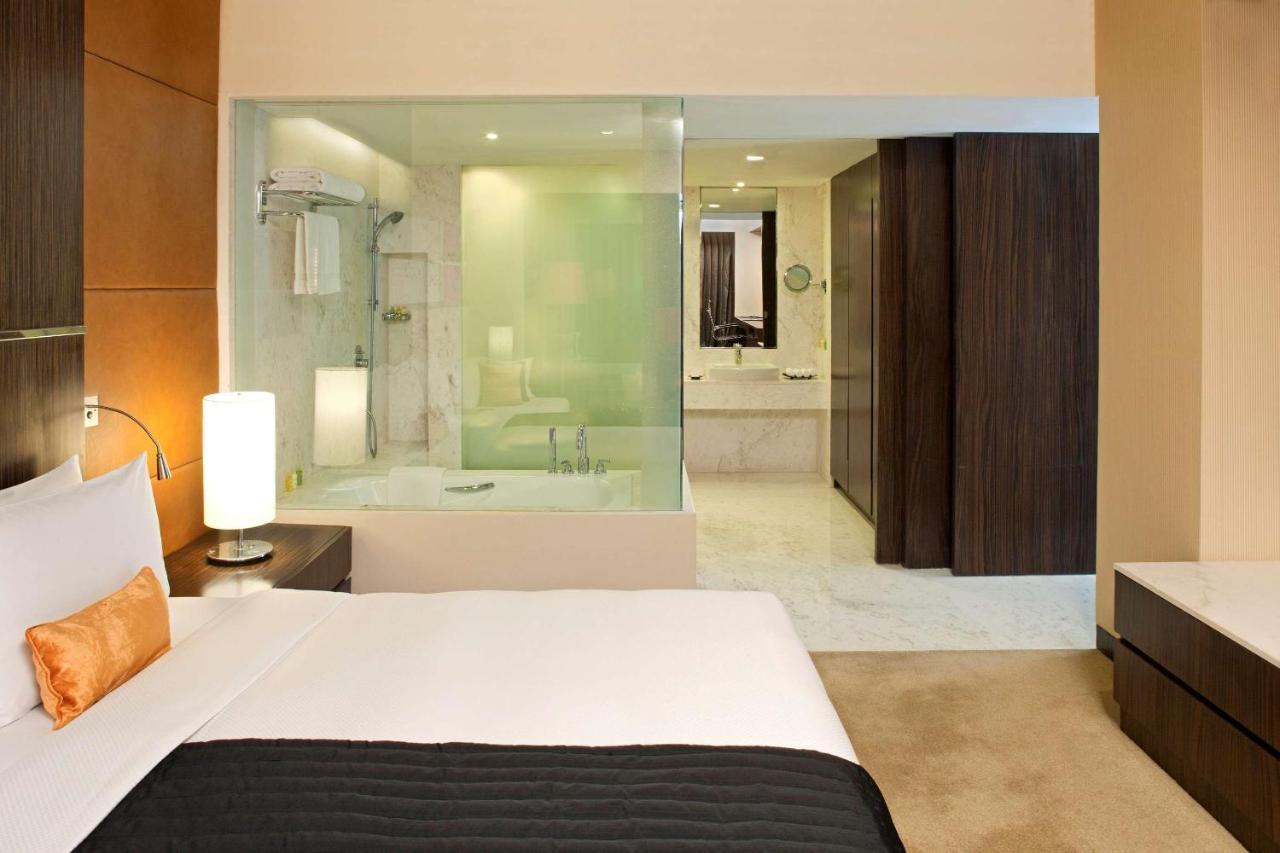 Radisson Blu Hotel Amritsar Exteriér fotografie A room at the hotel
