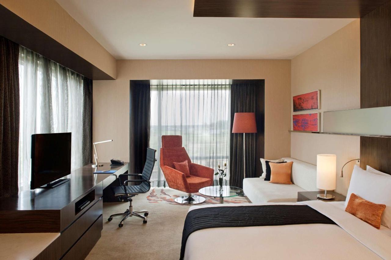 Radisson Blu Hotel Amritsar Exteriér fotografie A room at the hotel
