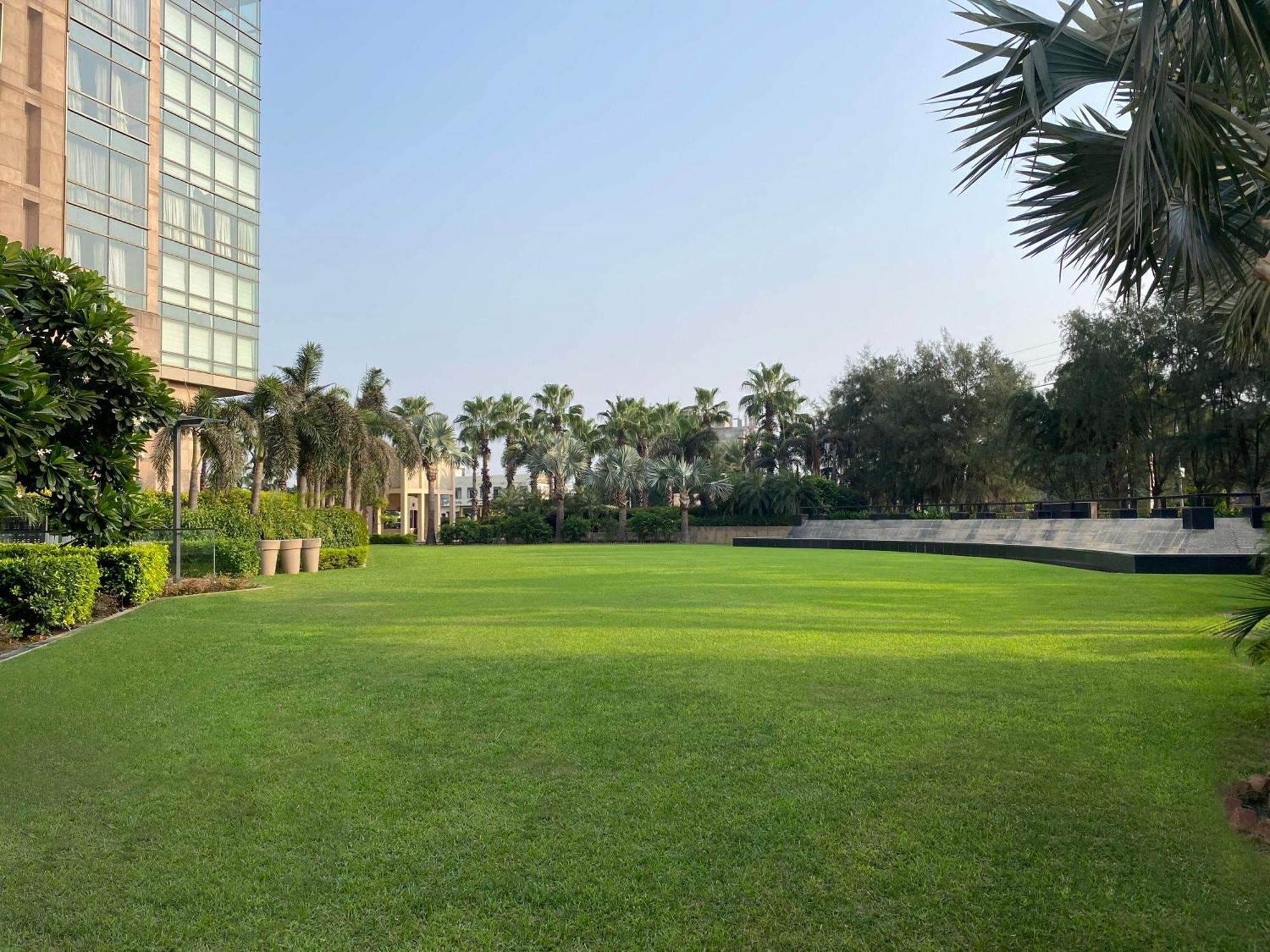 Radisson Blu Hotel Amritsar Exteriér fotografie The Gardens